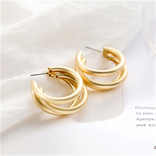 How to match Chinese hoop earrings