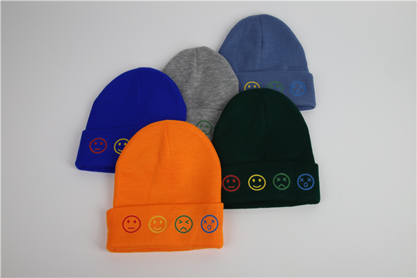 What are the differences between ladies’ knitted hats manufacturers