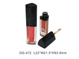 What cosmetics can the Lip Gloss Set match with
