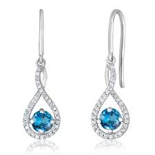 Advantages Of Wearing Blue Dangle Earrings