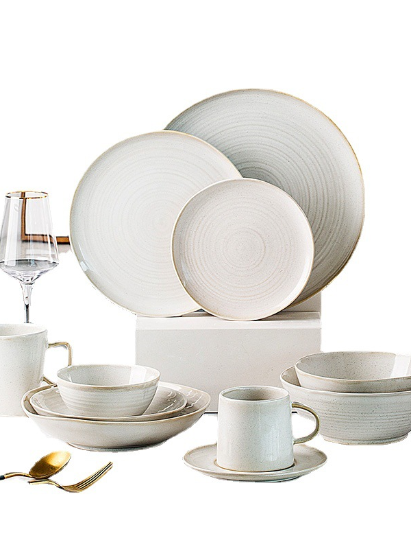 Simple porcelain dish set