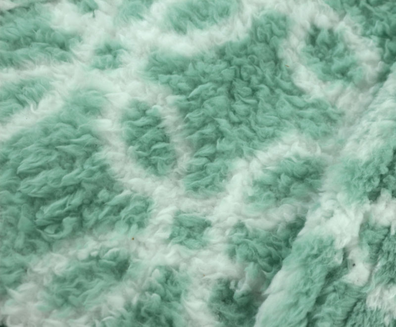 Thick, warm printed lamb fleece blanket 1060216