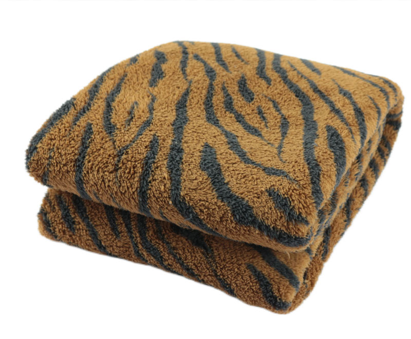 Soft tiger-print lamb fleece blanket 1060222