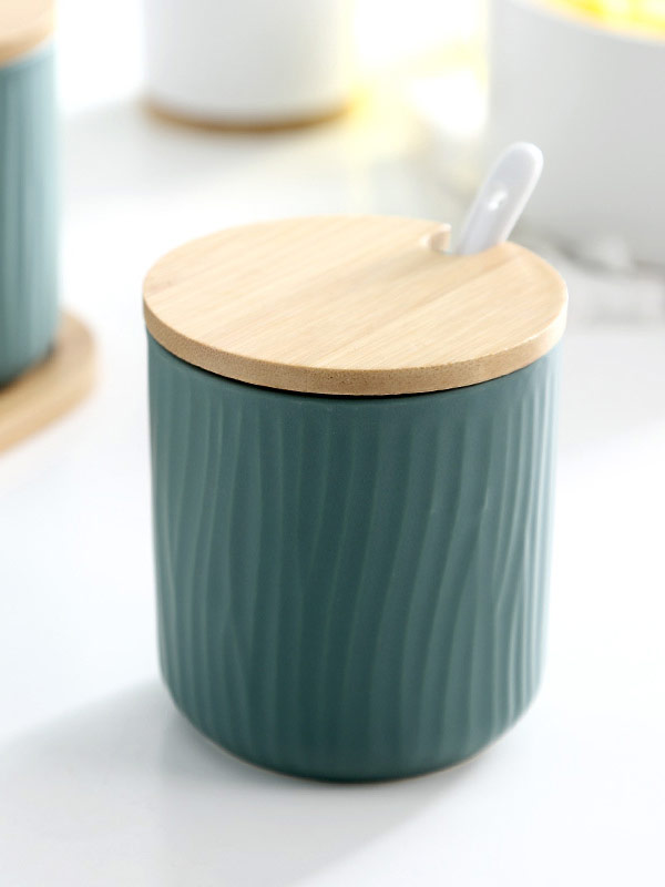Household creative ceramic seasoning jar
