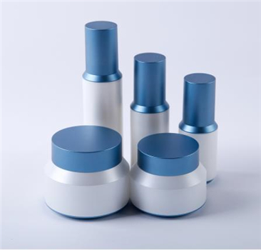 Cosmetic airless pump bottles