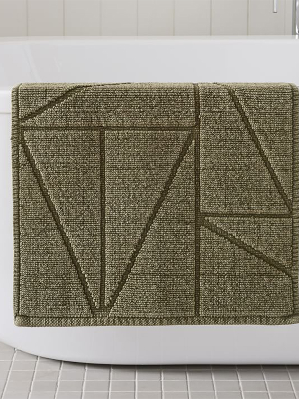 Organic triangle sculpted bath mat