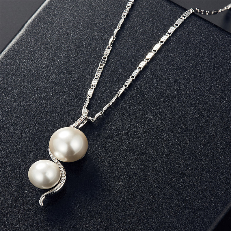 Silver Long Pearl Pendnt Necklace