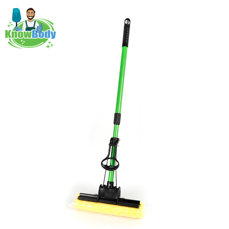 Self-cleaning electric mop 