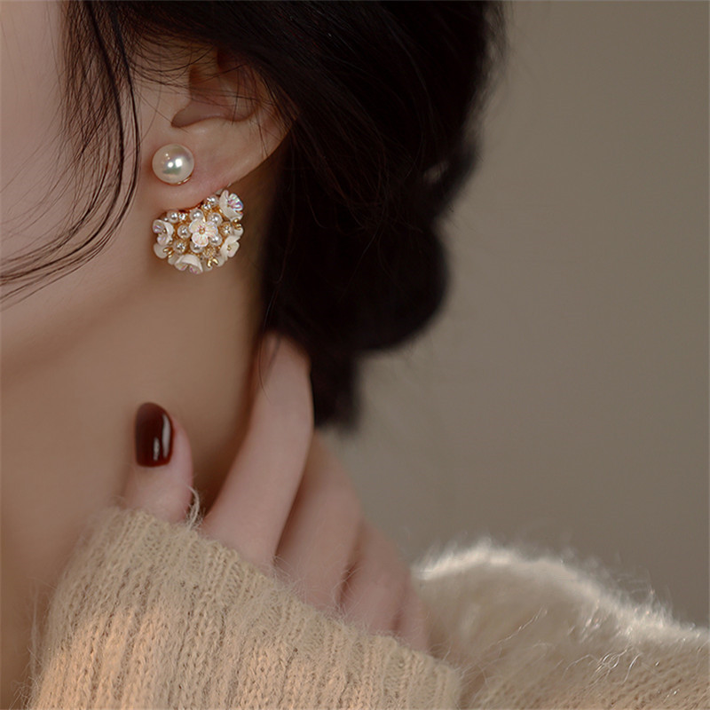 Womens Pearl Stud Earrings