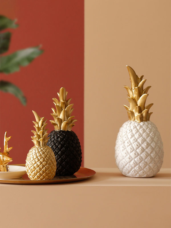 Creative golden pineapple decoration