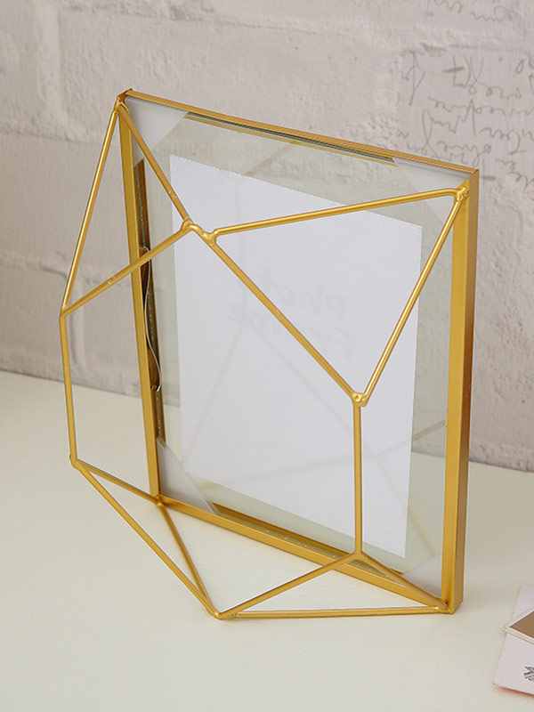 Three-dimensional light luxury photo frame metal glass frame