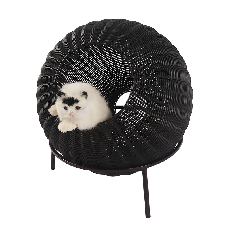 Weaving a ventilated cat nest pet product