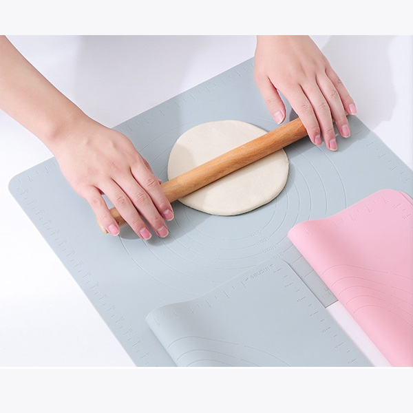 Easy to clean silicone kneading pad