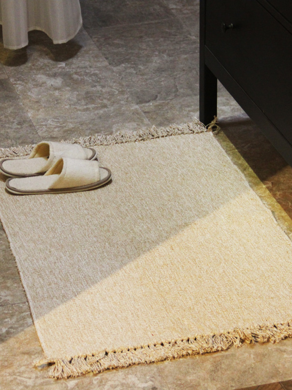 Absorbent non-slip bathroom floor mat