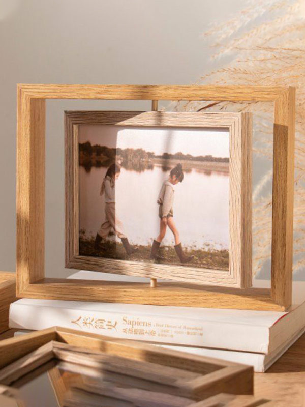 Solid wood rotating photo frame