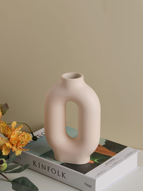Trendy tubular ceramic vase
