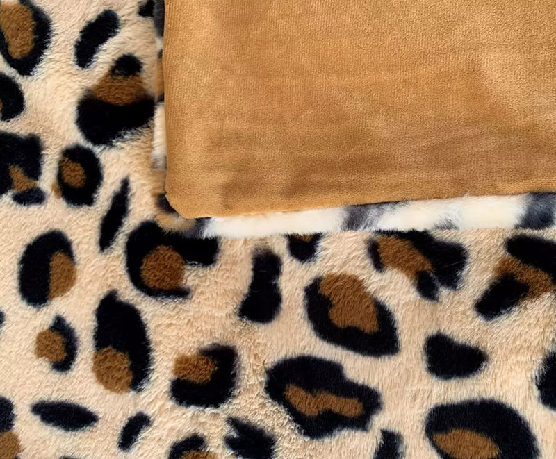 Rabbit blanket with soft leopard print upholstery daybed chair 1020116