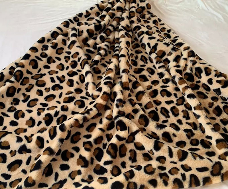 Rabbit blanket with soft leopard print upholstery daybed chair 1020116