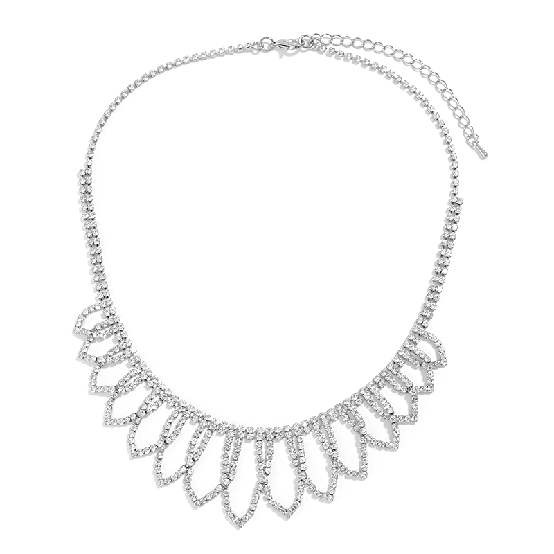 Claw chain diamond necklace