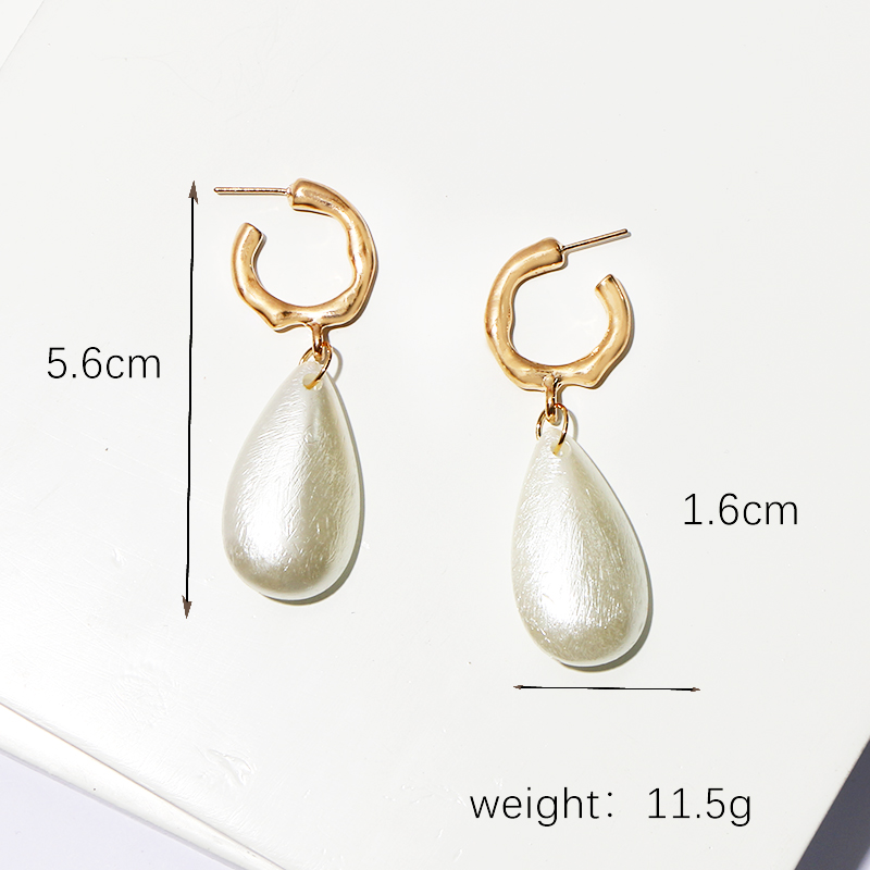 pearl earrings 