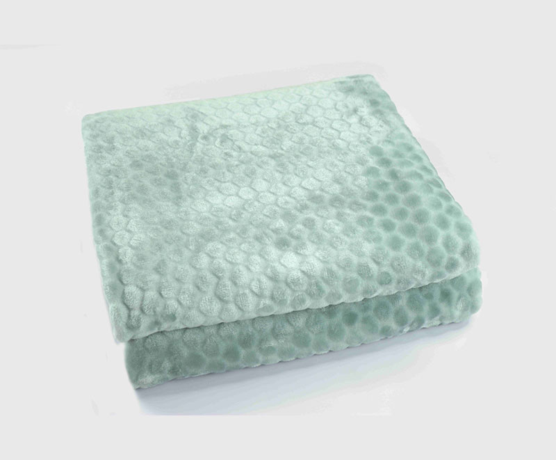 Polygon pattern cut flannel blanket 1030104