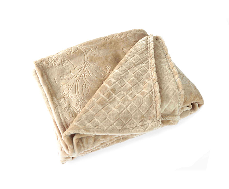 Soft embossed flannel blanket with double sided pattern 1030204