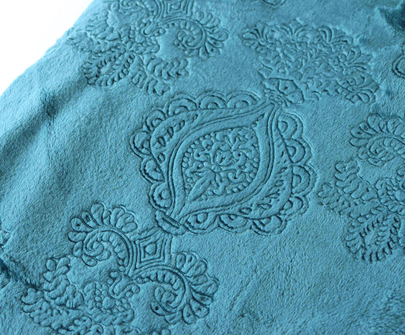 Super soft embossed flannel blanket 1030213