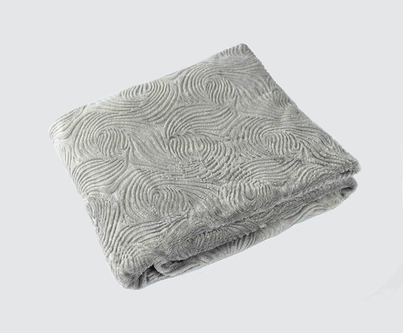 Embossed flannel blanket with delicate pattern 1030216