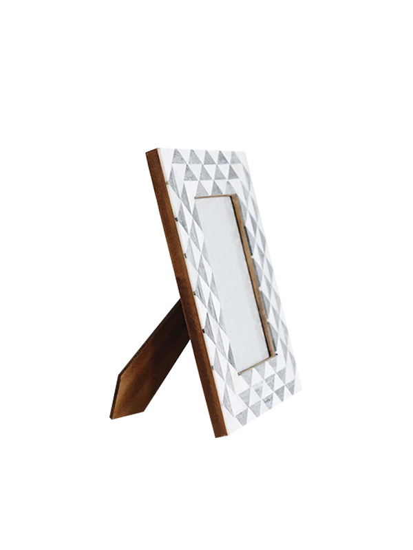 Geometric picture frame