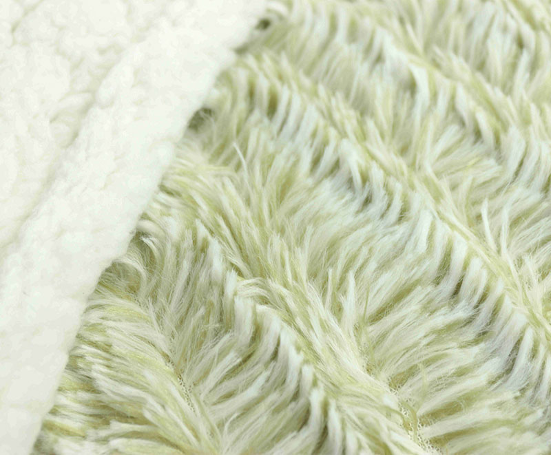 Green fluffy PV plush fleece blanket 1010308