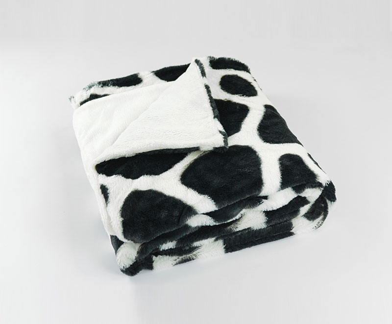 Warm black and white cow print PV blanket 1010225
