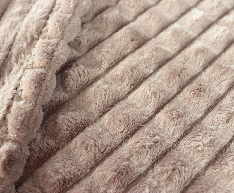 Gentle beige checkered jacquard flannel blanket 27