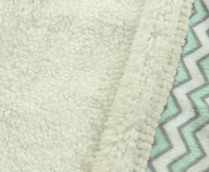 White and green wave print flannel with sherpa blanket 1040522