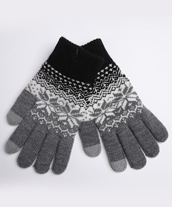 Warm knitted gloves