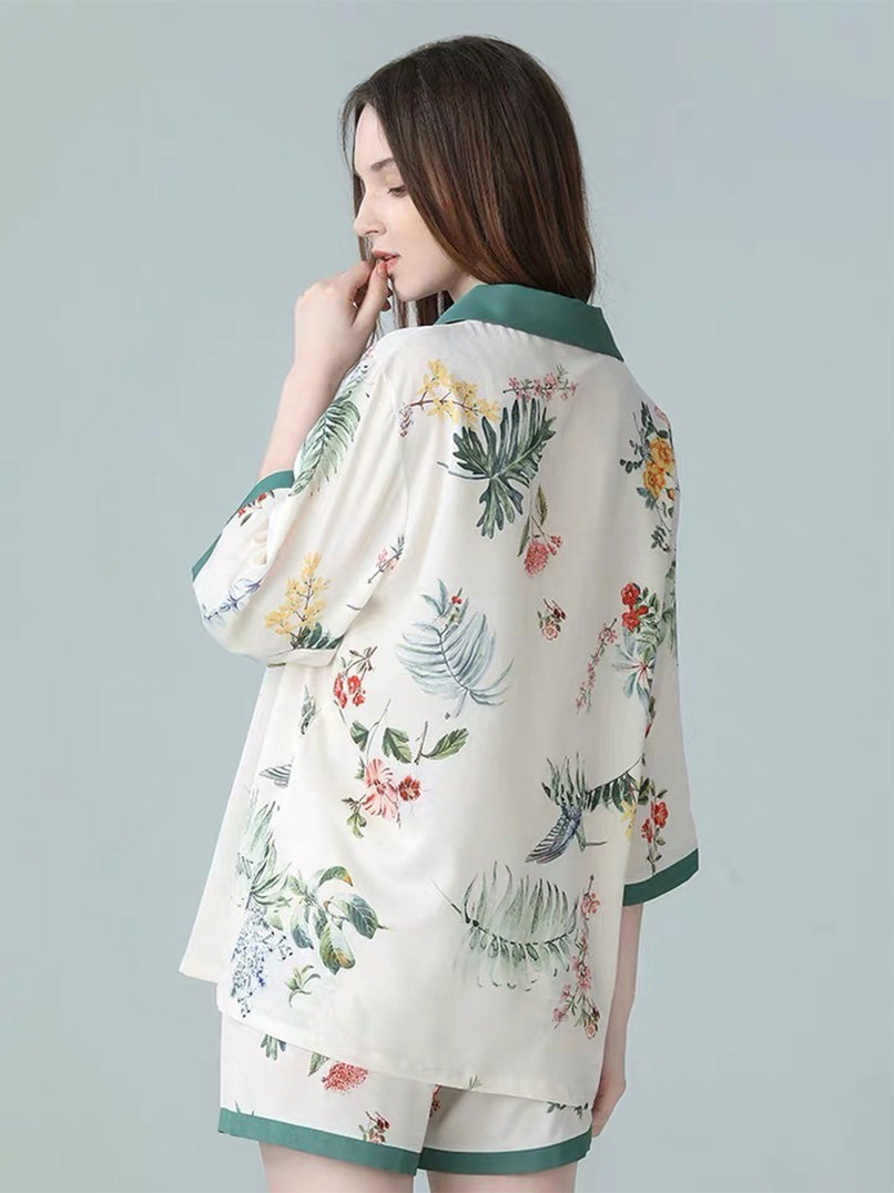 Customized Silk Pajamas With Feather 