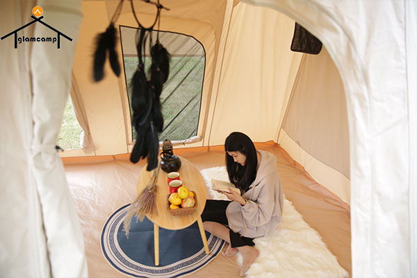 The height of the tent is suitable and it is not easy to touch