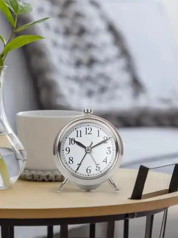 Small 3 in metal quartz alarm table clock